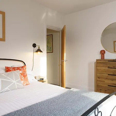 Gingersnap With Log Burner By Letmestay Casa de Férias