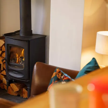 بيت للعطل Gingersnap With Log Burner By Letmestay